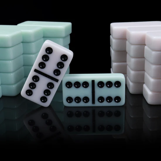 Set da gioco tradizionale da tavolo da viaggio, doppio sei domino
